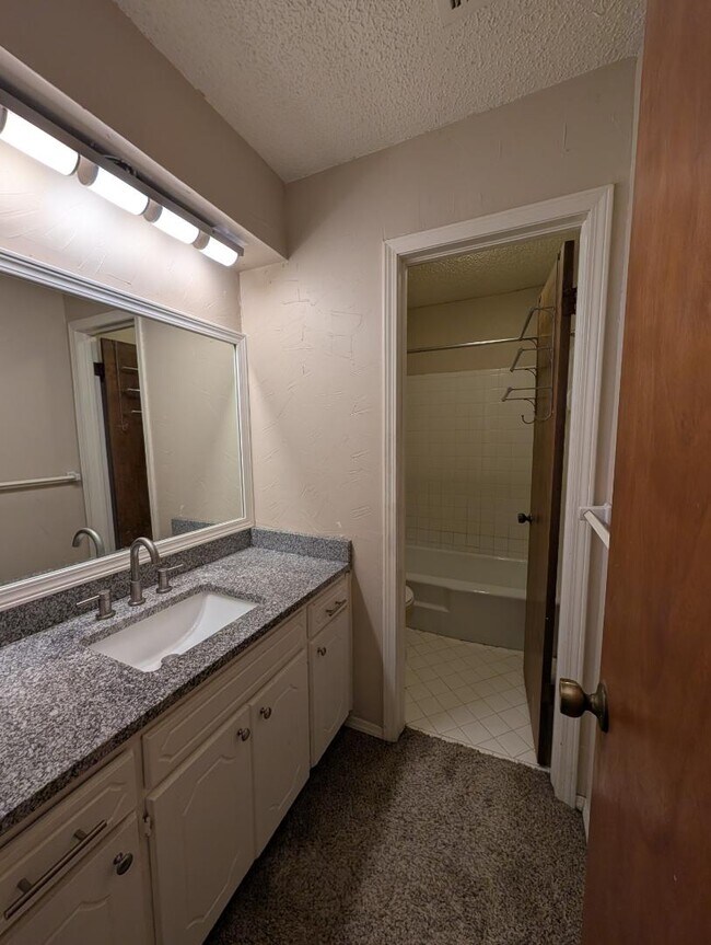 Building Photo - 122 Crystal Cir