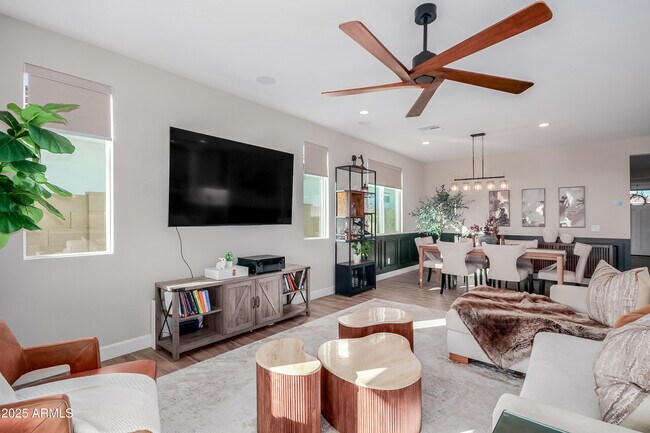 Building Photo - 11353 N Luckenbach St