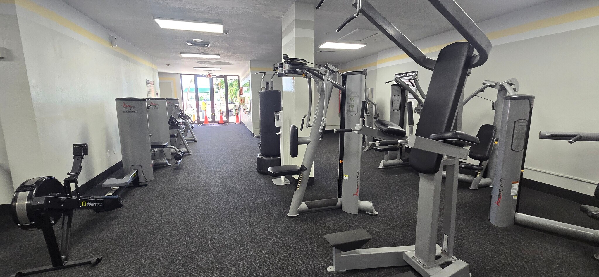 Building Photo - 400 Kings Point Dr