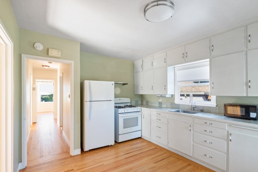 Building Photo - 485 36th St