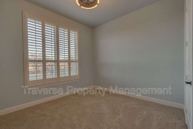 Building Photo - 10280 Mustang Downs Dr