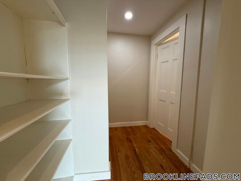Building Photo - 1726 Beacon St