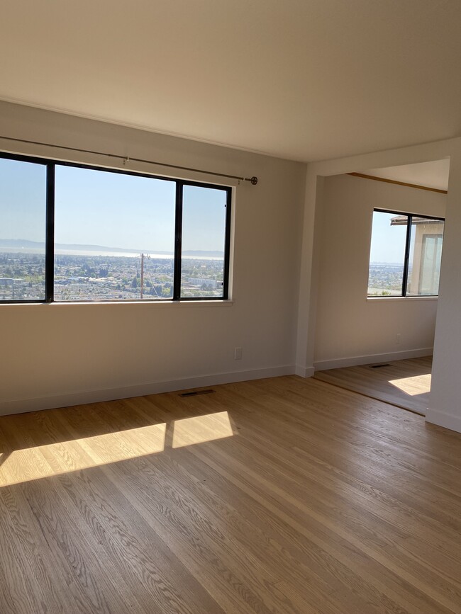 Building Photo - 2122 Pico Pl