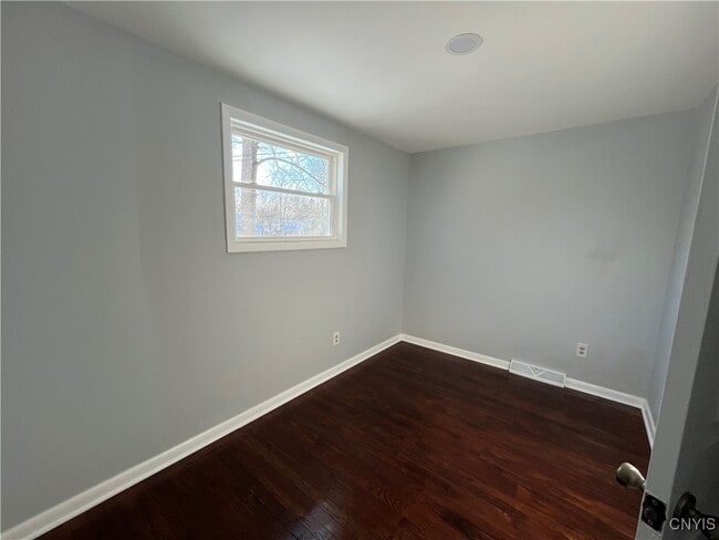 Building Photo - 7650 Commodore Cir