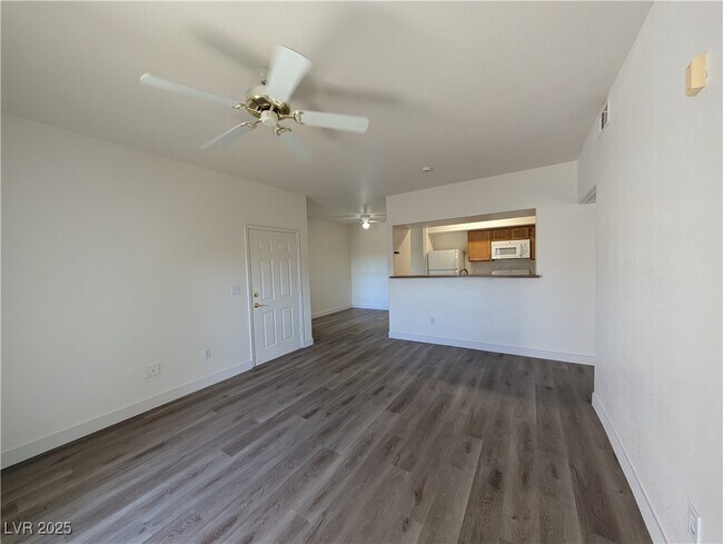 Building Photo - 7255 W Sunset Rd