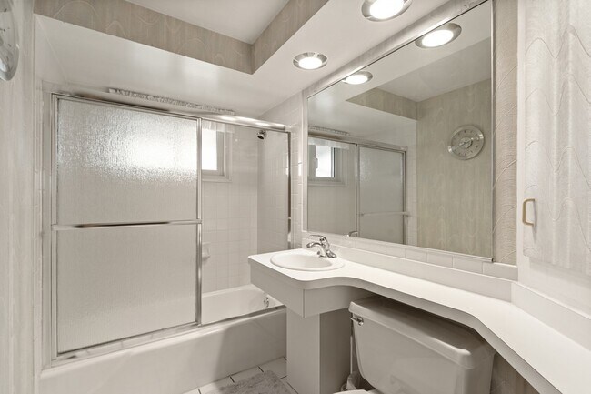 Building Photo - 537-541 N Edgelawn Drive Unit 539