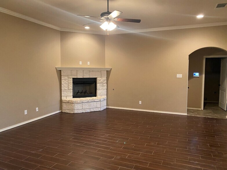 Building Photo - 4114 Huntleigh Dr