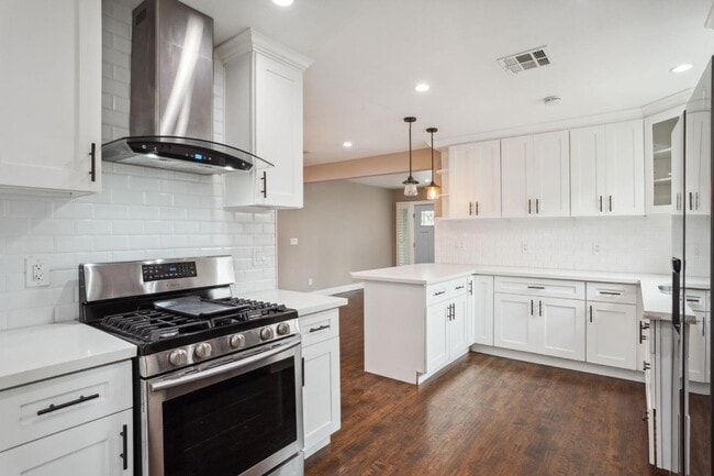 Building Photo - 1133 W 78th St