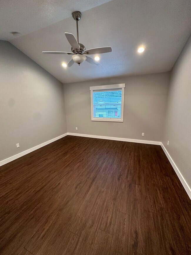 Building Photo - 4 Bedroom House Available in Hammond!
