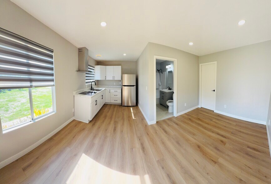 Building Photo - 6186 Daisy Pl