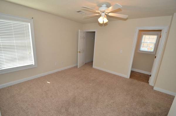 Building Photo - 4bed/4bath in Eagles Landing for JULY!