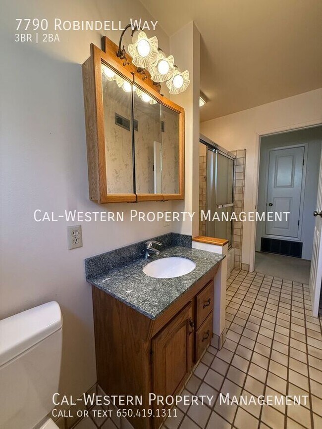 Building Photo - 7790 Robindell Way