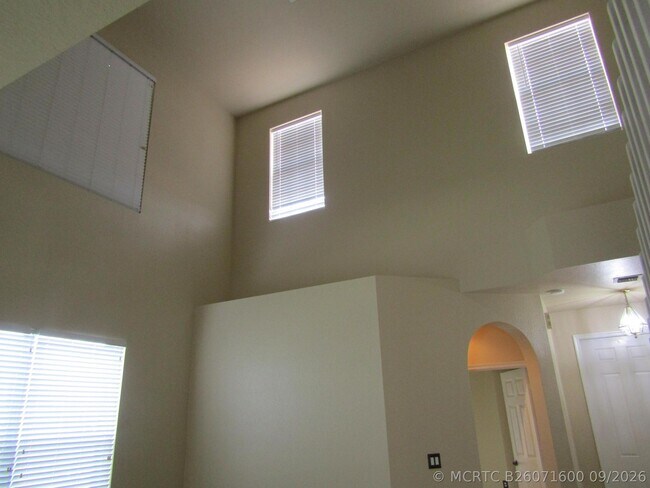 Building Photo - 1756 SW Jamesport Dr