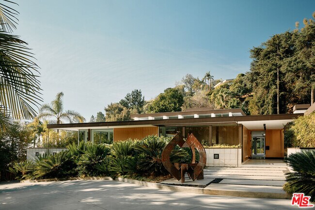 Building Photo - 1061 Loma Vista Dr