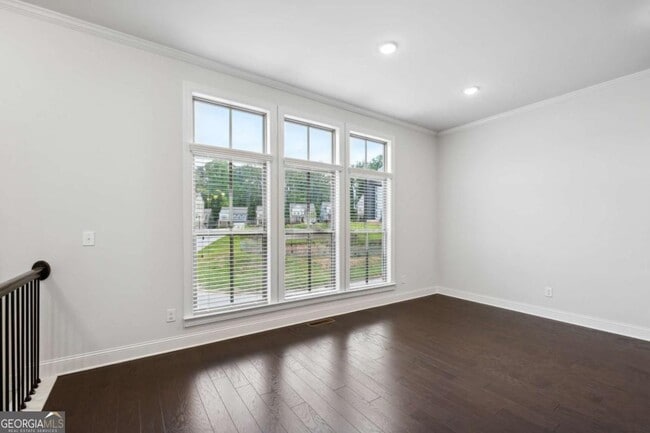 Building Photo - 687 Avondale Creek Dr.