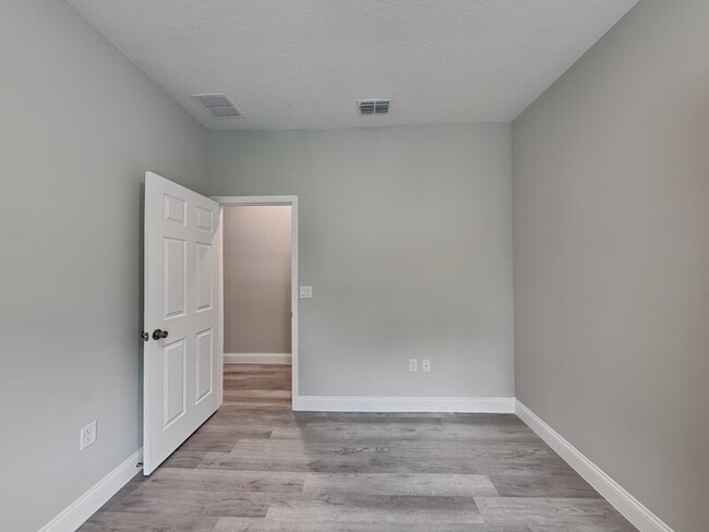 Building Photo - 11604 N Kenlake Cir