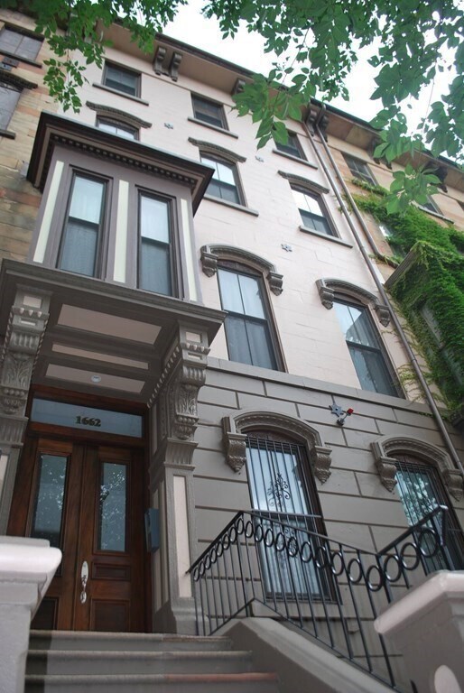 Building Photo - 1662 Washington St