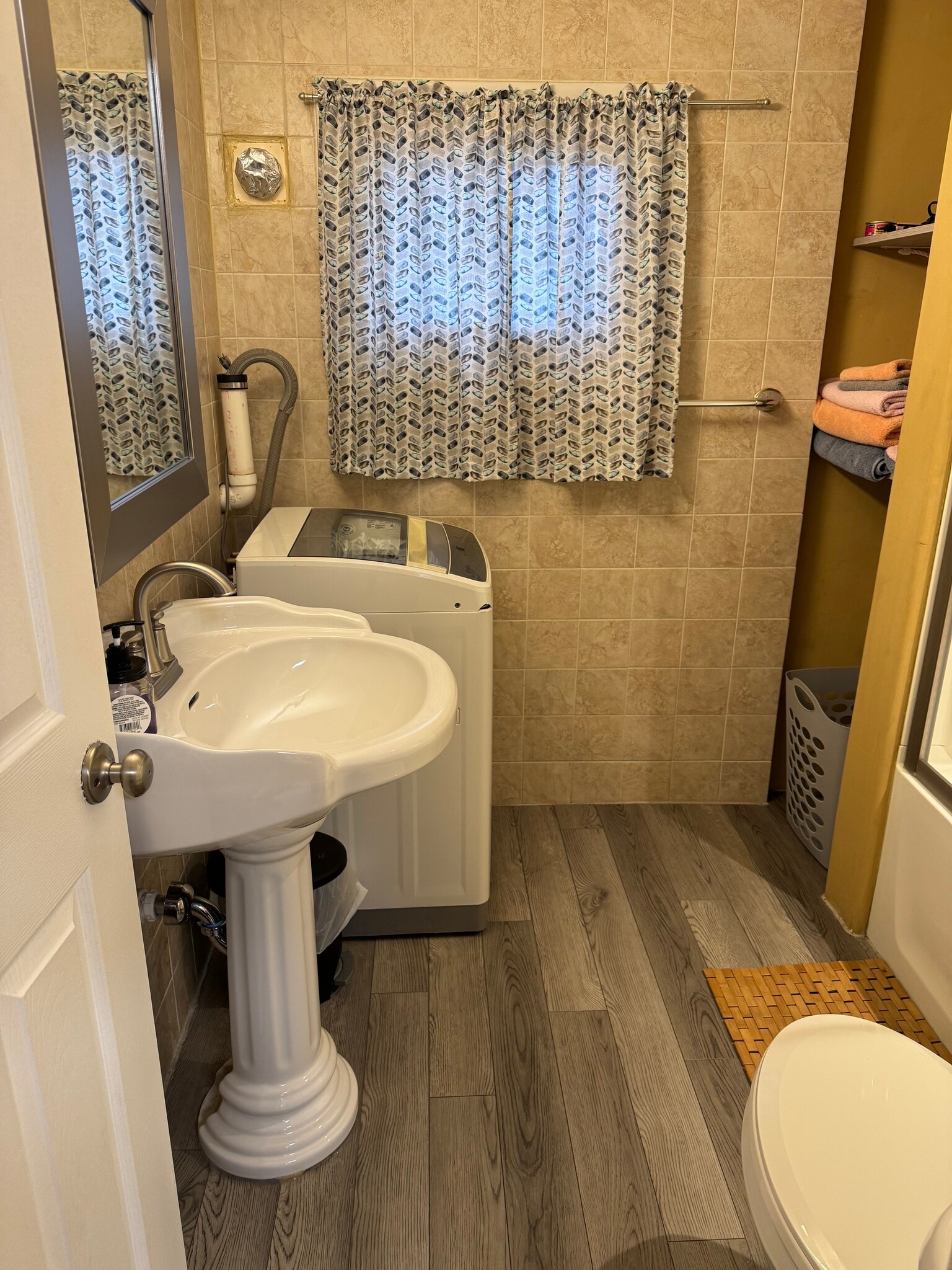 Building Photo - 923 Davis St