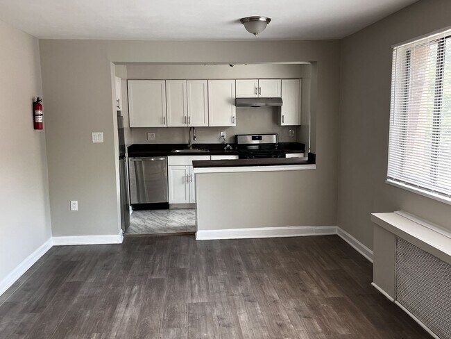 Building Photo - Affordable 2-Bedroom Apartment in Southwes...