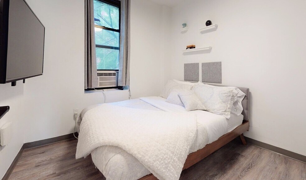 Building Photo - Short term Furnished Rental in Doorman Building