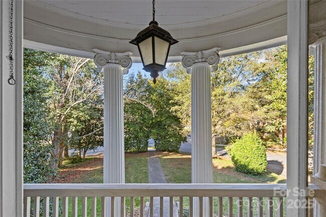 Building Photo - Myers Park - T.R. Lawing Realty, Inc