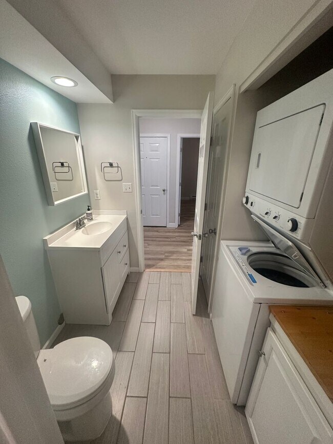 Building Photo - Rolling Green Townhome