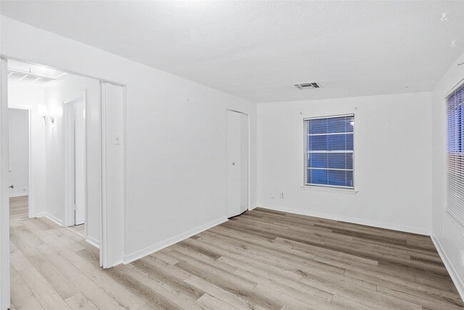 Building Photo - 3811 Las Palmas St