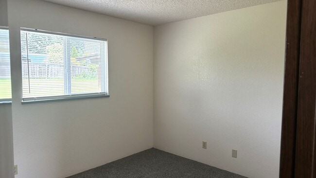 Building Photo - Cozy Three Bedroom Home