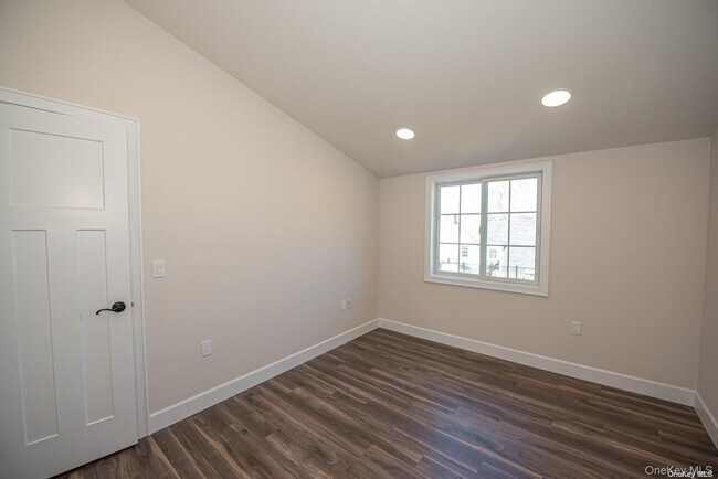 Building Photo - 1090 New York Ave