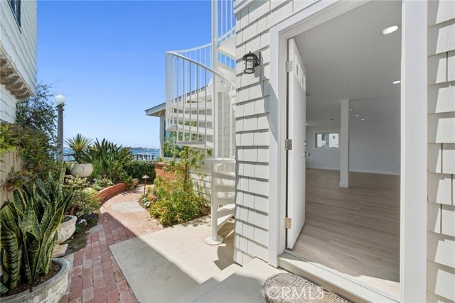 Building Photo - 112 S Bay Front