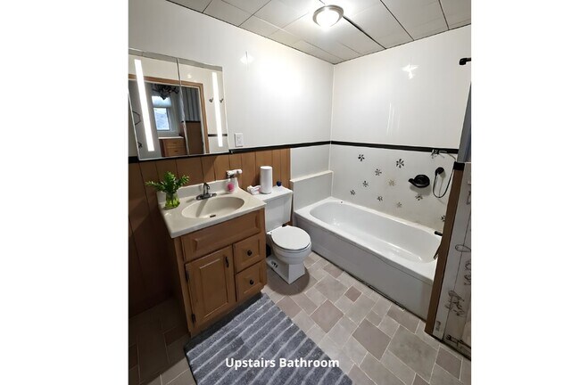 Building Photo - 1027 West St