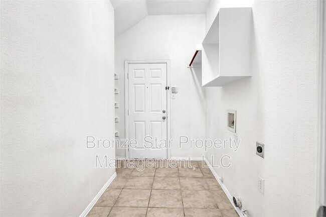Building Photo - 2827 Rosewood Blvd