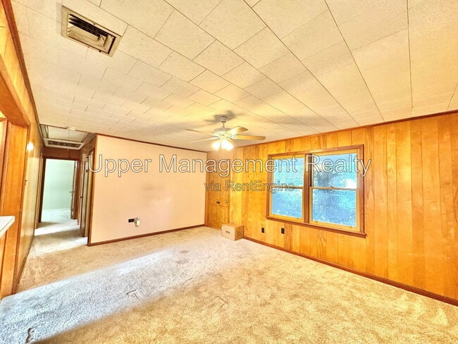 Building Photo - 638 Huntlee Dr