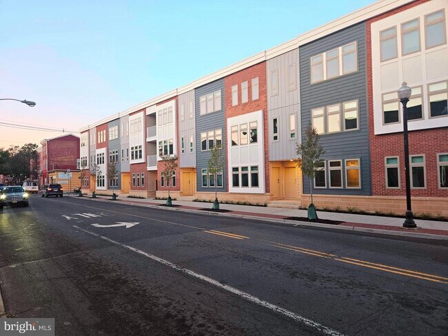 Building Photo - 200 Hamilton Ave