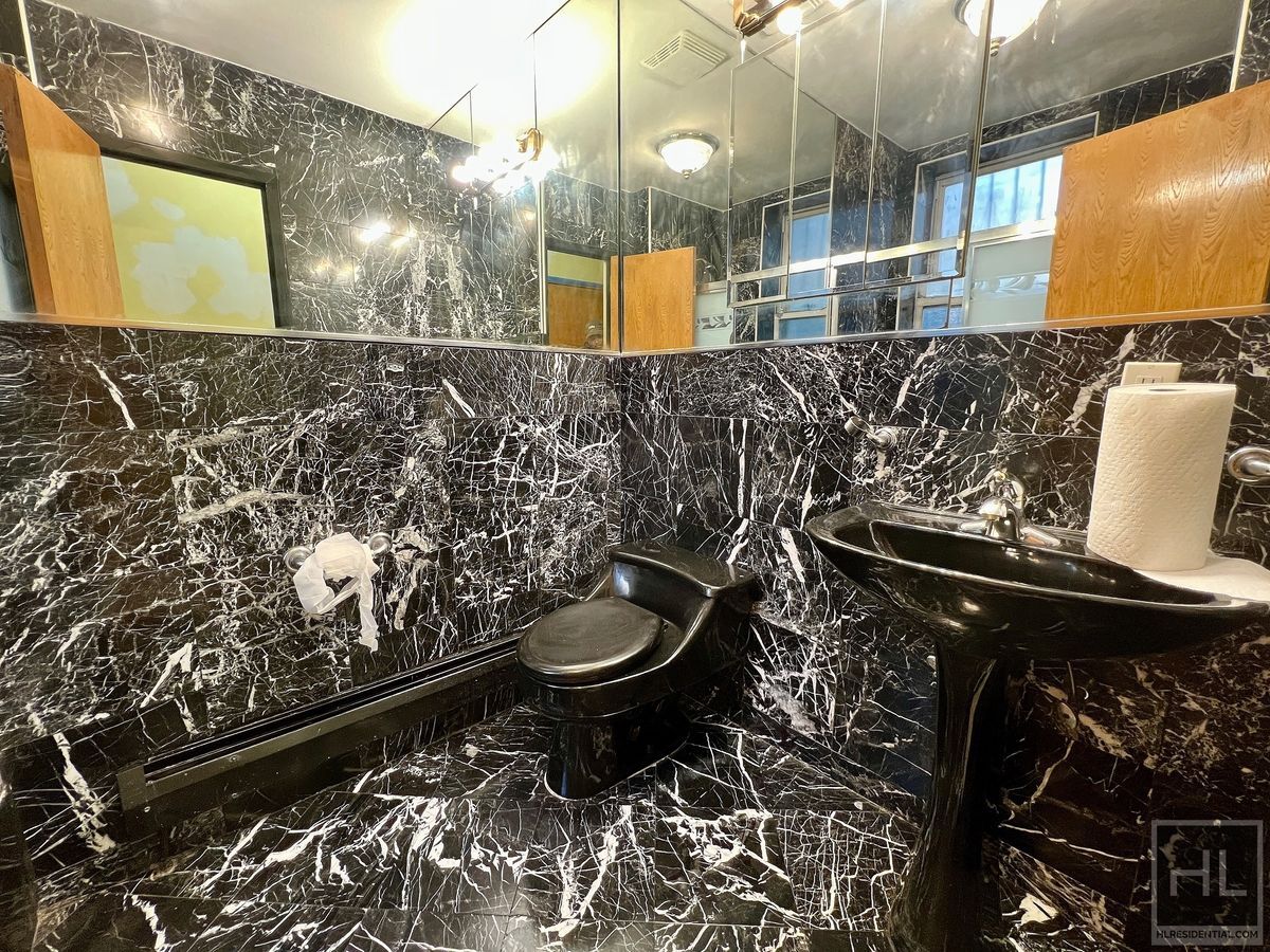 Building Photo - Spacious Studio Apartment In Prospect Heights Across The Street From Brooklyn Museum