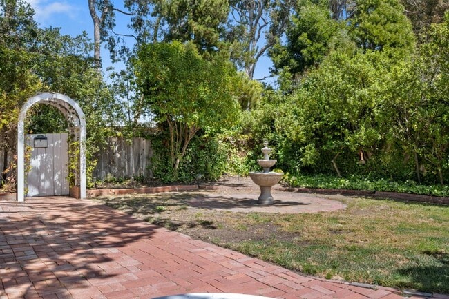 Primary Photo - 3031 Flores St