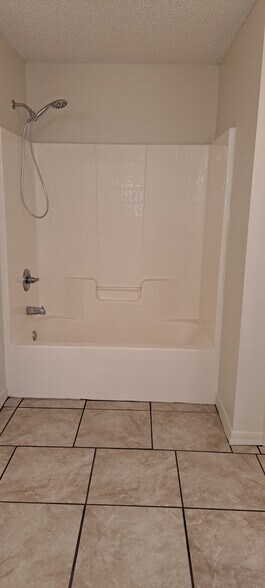 Building Photo - 963 Husted Ave SE