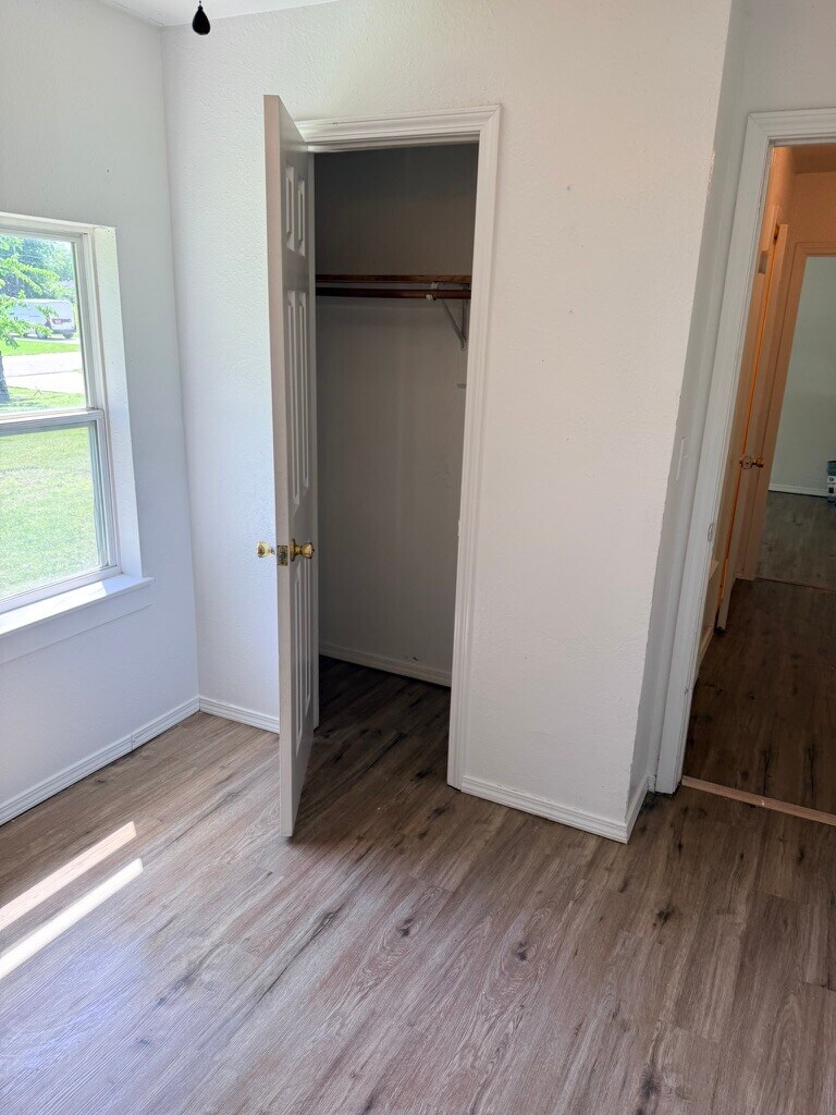 Building Photo - 2529 E 29th St N