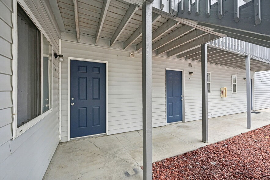 Building Photo - Aaron Lake Apartments