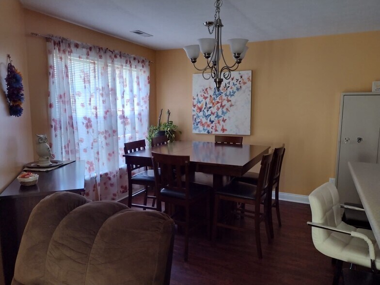 Dining Table - 3019 Northern Falcon Ridge Dr