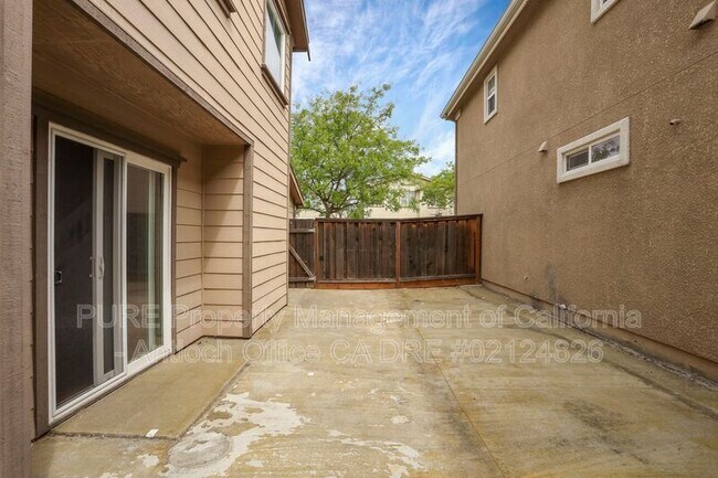 Building Photo - 60 Xena Court