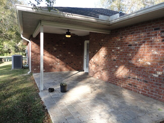Building Photo - 25305 SW 15th Ave