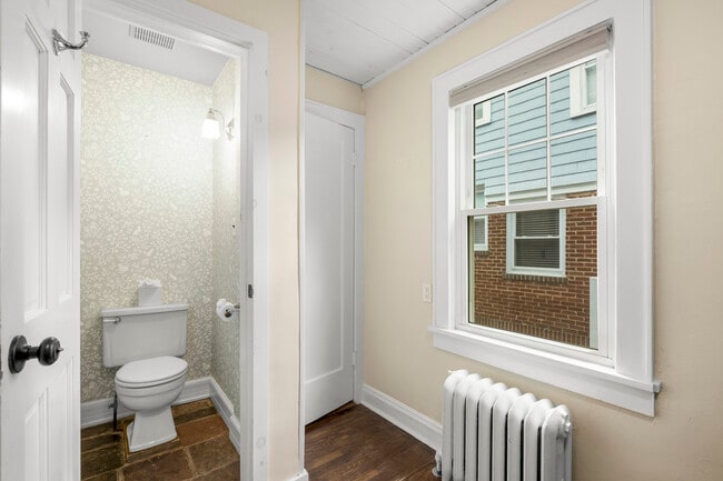 Building Photo - 467 Pelhamdale Ave