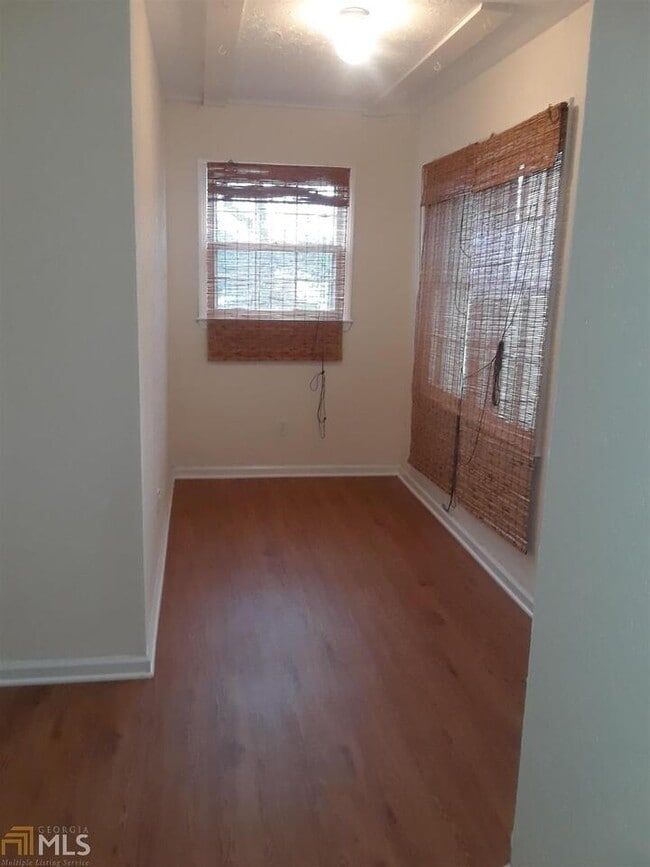 Building Photo - 995 Green St SE