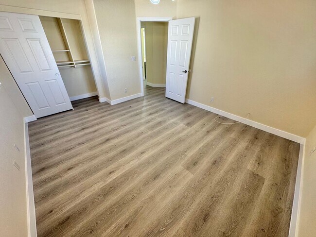 Building Photo - GORGEOUS 2 STORY SPACIOUS 4 BEDROOM HOUSE ...