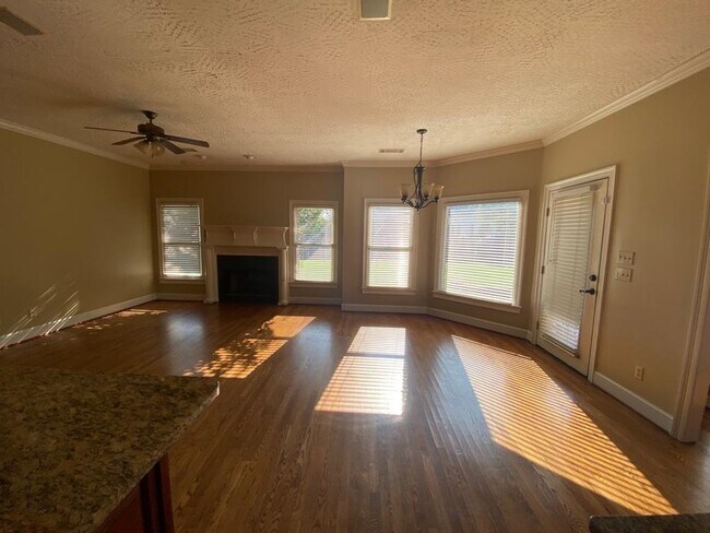 Building Photo - 1440 Asbury Dr