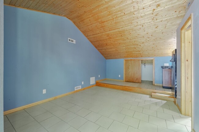 Building Photo - Scenic Lakeview Rental located on Boatman'...