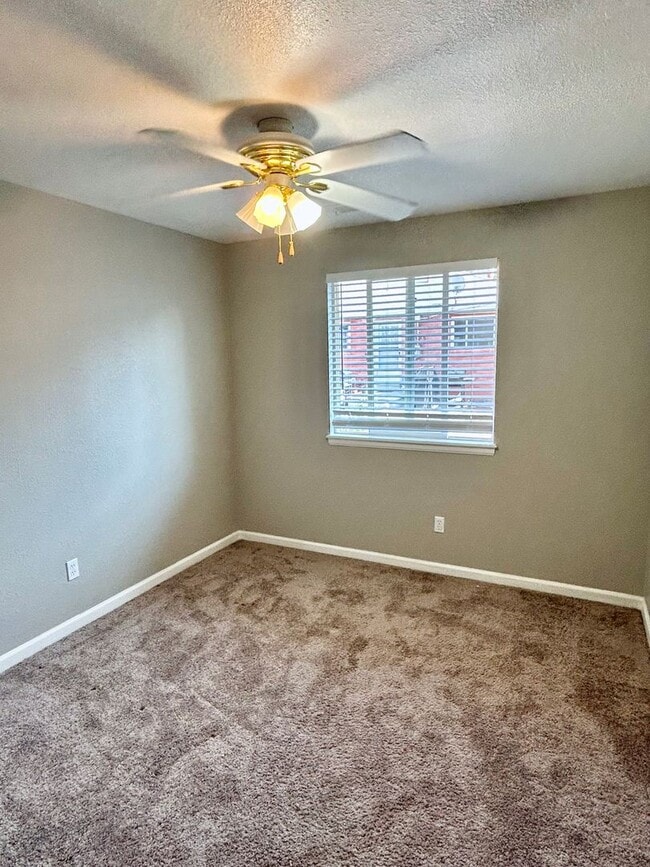 Building Photo - Charming 3bd/2ba in Mayfair Neighborhood!