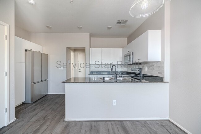 Building Photo - 5815 S 23rd Way