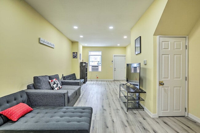 Building Photo - 1621 St. Paul St